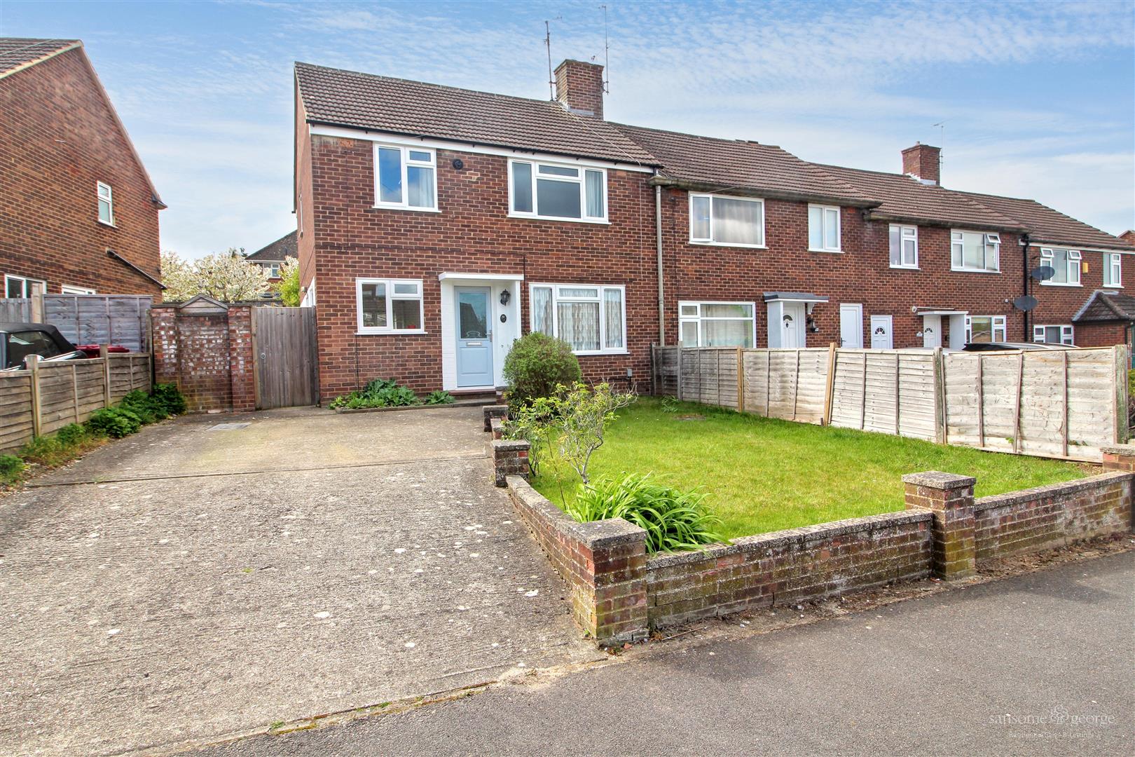 3 bed property in Brockley Close, Reading